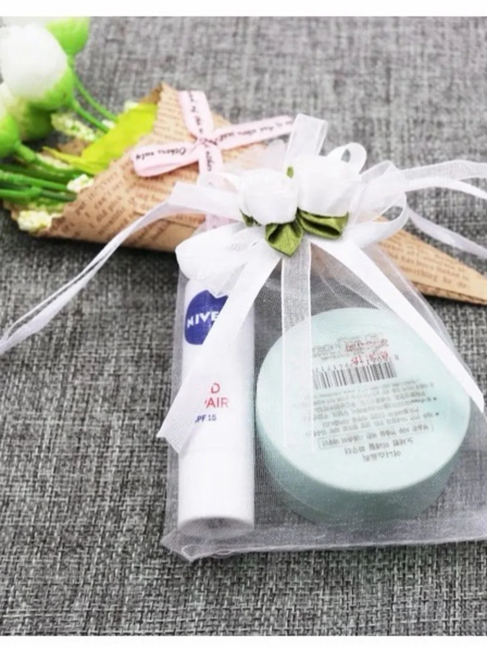 Elegant White Rose Organza Favor Bags with Green Leaves - 50 bags